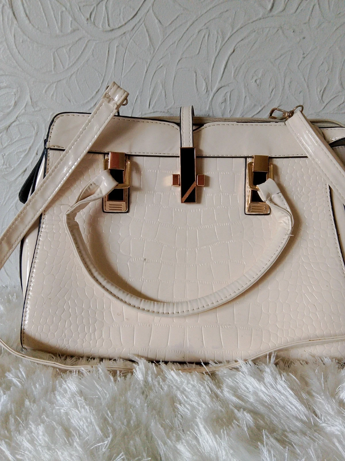 Bolso de mano con bandolera de imitación de cocodrilo – photo 2